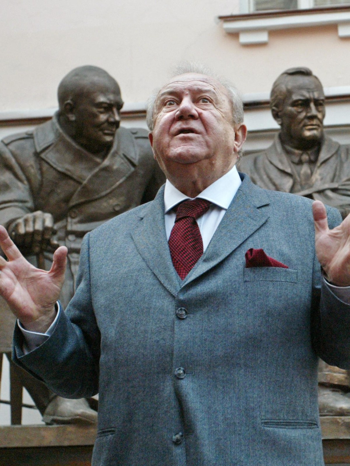 Zurab Tsereteli speaking in front of one of his bronze sculpture groups